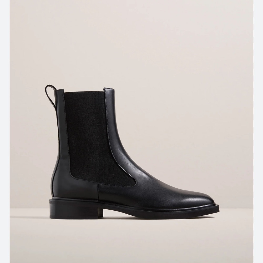 Leonardo PrincipiSleek Black Leather Chelsea Boots